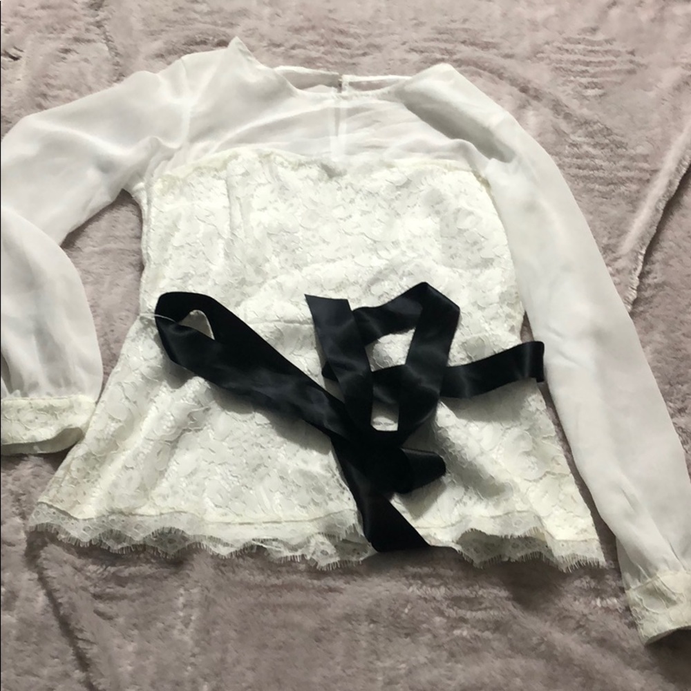 NWOT New York & Co lace top. Size S